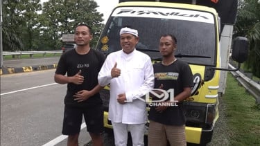 Tak Hanya Warga Jawa Barat, Dedi Mulyadi Bantu Sopir Truk Asal Jawa Tengah hingga Jutaan Rupiah di Pintu Tol Subang