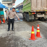 Pemotor Tewas Terlindas Truk Kontainer Usai Terpeleset di Jalan Martadinata Jakut