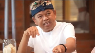 Viral Video Dedi Mulyadi Diserbu Puluhan Anak Sekolah, Aksinya dapat Doa dari Netizen