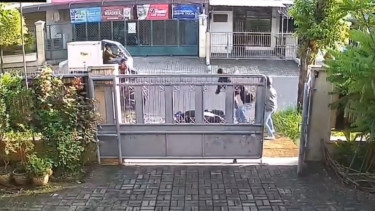 Sadis Seorang Wanita di Semarang Bersimbah Darah Dibacok Begal, Aksi Pelaku Terekam CCTV