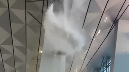 Detik-Detik Atap Terminal 3 Bandara Soekarno-Hatta Ambruk, Diduga Terjadi Karena Cuaca Buruk