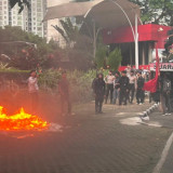 Demo di KPK, Massa Desak KPK dan DPR RI Lakukan Investigasi Impor Mobil Pikap untuk KDMP