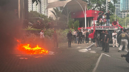 Demo di KPK, Massa Desak KPK dan DPR RI Lakukan Investigasi Impor Mobil Pikap untuk KDMP