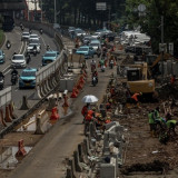 Berita Foto: Revitalisasi Trotoar Rasuna Said Dimulai Setelah Pembongkaran Tiang Monorel