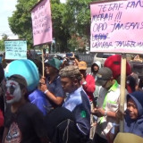 Masyarakat Demo Pemkab Jombang Tolak Anggaran Seragam DPRD Rp500 Juta, Pemda: Sudah Dianggarkan