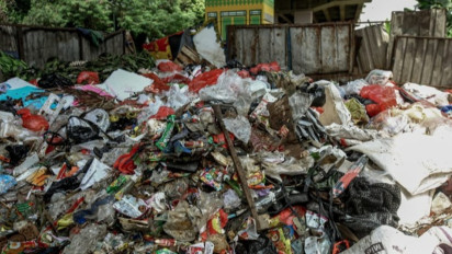 Berita Foto: Krisis Kapasitas TPS, Sampah Meluber di Kawasan Pondok Kelapa Jakarta Timur