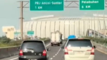 Viral Senggolan Mobil Innova dan Livina di Jalan Tol, Polisi Ungkap Kronologinya