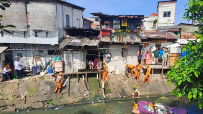 Pemprov DKI Tertibkan 13 Bangunan Liar di Bantaran Kali Krukut, Ungkap Sudah Kirim Surat Peringatan Sebelum Pembongkaran