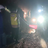 Jalur Garut-Pameungpeuk Tak Bisa Dilalui, Material Longsor Setinggi 1,5 Meter Timbun Badan Jalan