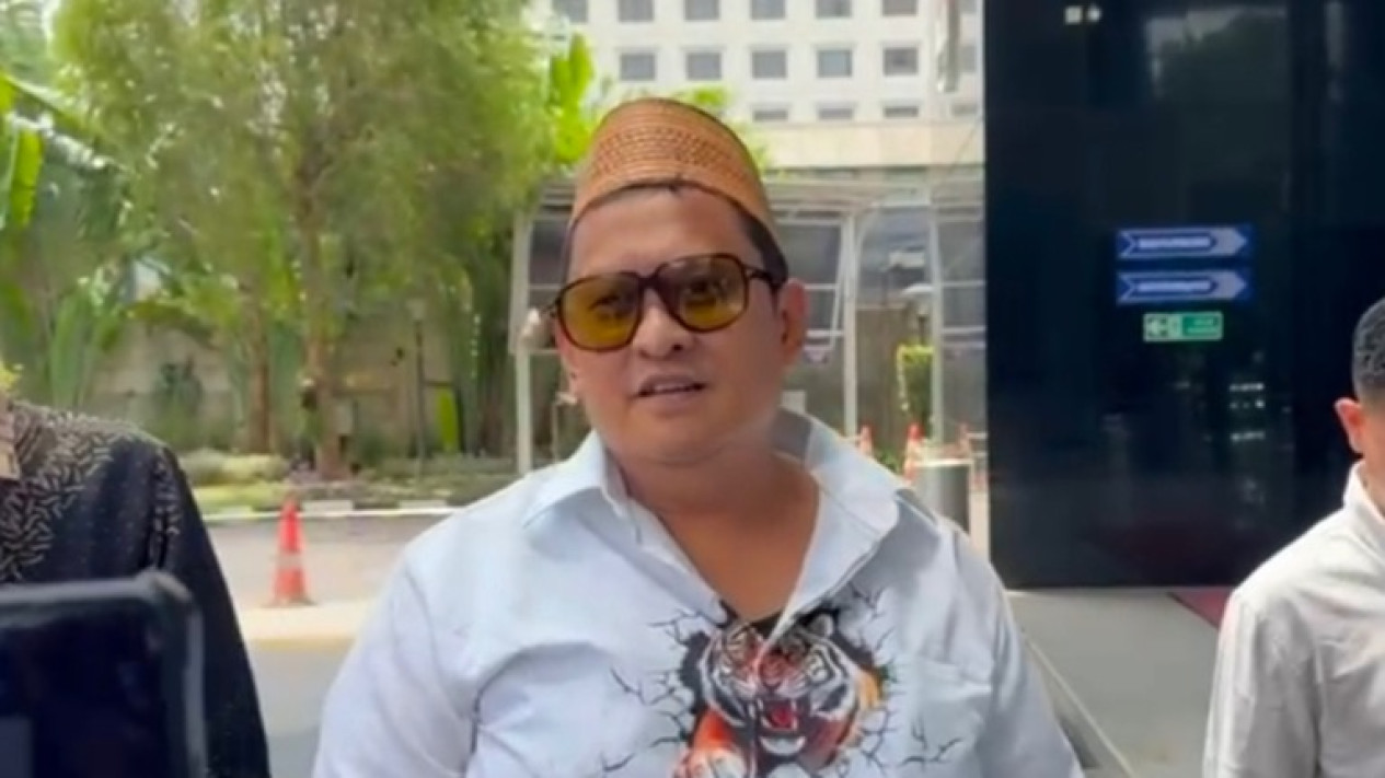 Pengusaha Tembakau Madura Haji Her Datangi KPK Hari Ini
            - galeri foto