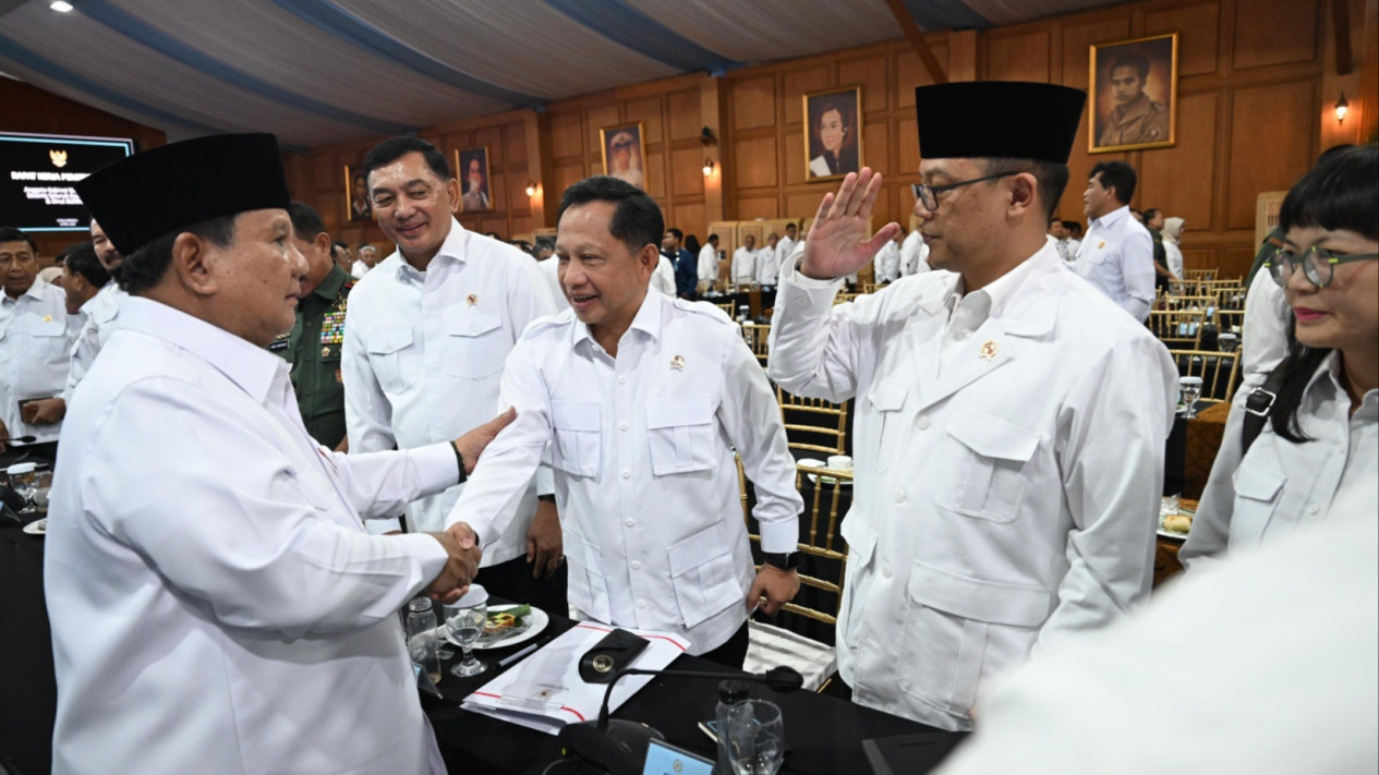Mendagri Tito dan Jajaran Lengkap Ikuti Rapat Kerja Pemerintah
            - galeri foto