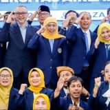 Gubernur Khofifah Lantik Pengurus Wilayah, Komisariat dan Pengurus Cabang IKA UNAIR