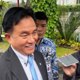 Sejumlah Pejabat Hadiri Pelantikan Hakim Mahkamah Konstitusi hingga Duta Besar di Istana Negara