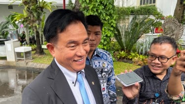 Sejumlah Pejabat Hadiri Pelantikan Hakim Mahkamah Konstitusi hingga Duta Besar di Istana Negara