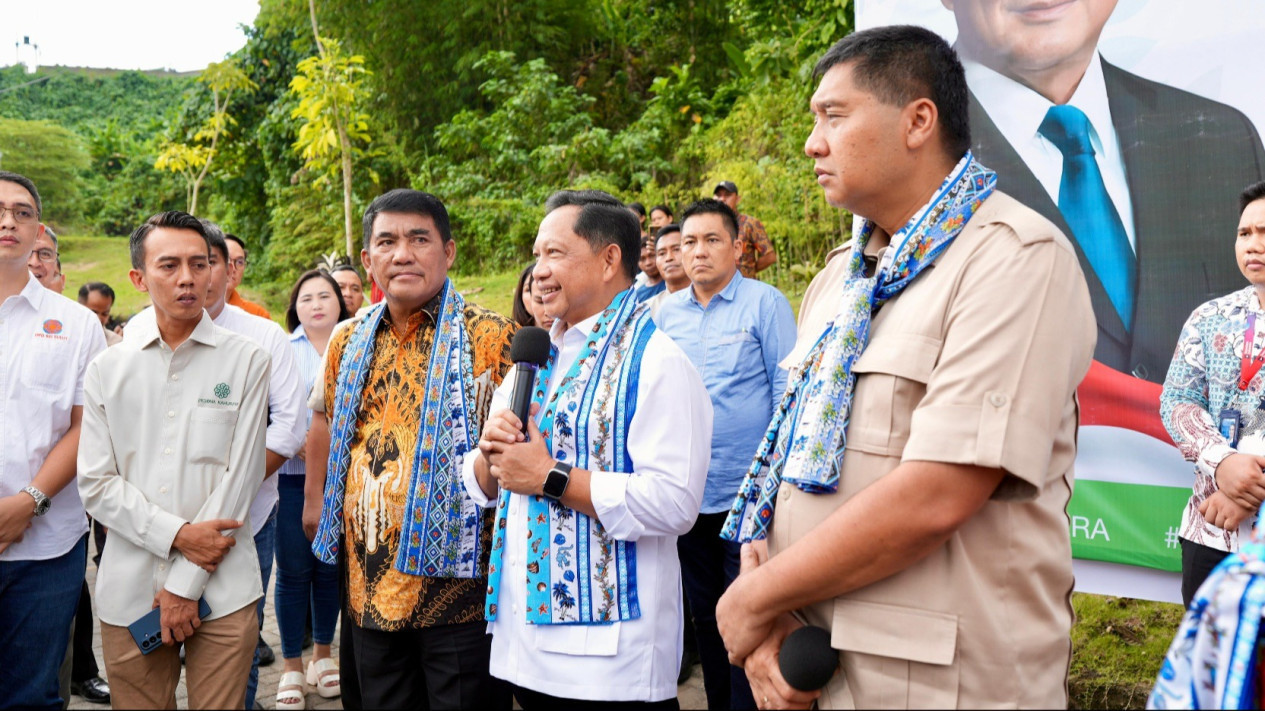 Kunjungi Provinsi Sulut, Mendagri Bersama Menteri PKP dan Kepala BPS Tinjau Program Perumahan Rakyat di Minahasa
            - galeri foto
