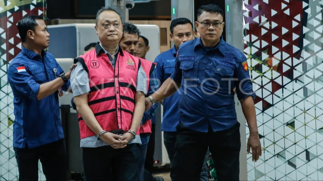 Kubu Irawan Prakoso Persoalkan Status Tersangka Dugaan Korupsi Kilang Petral
            - galeri foto