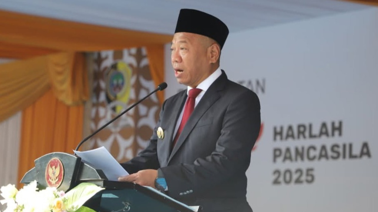 Bupati Tulungagung dan Belasan Pejabat Pemkab Diboyong KPK ke Jakarta
            - galeri foto