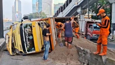 Polisi Ungkap Kronologi Kecelakaan Truk di Depan Halte Pancoran Jaksel