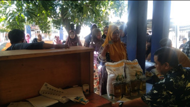 Warga Keluhkan Mekanisme Penyaluran Bansos di Barombong