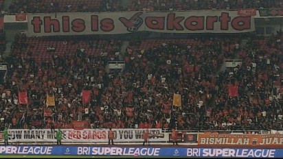 The Jakmania Beri Sindiran Keras ke Para Pemain Persija Jakarta yang Kerap Kena Kartu Merah saat Laga Kontra Persebaya