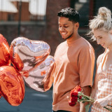 5 Weton yang Diramal akan Diterjang Badai Romansa dan Jodoh pada 18 April 2026, Siap-siap Baper dengan Si Dia!