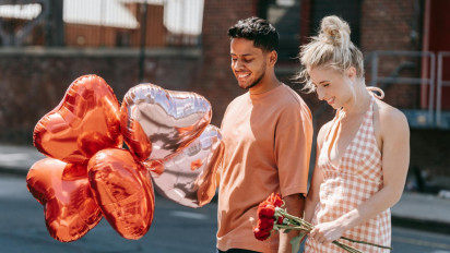 5 Weton yang Diramal akan Diterjang Badai Romansa dan Jodoh pada 18 April 2026, Siap-siap Baper dengan Si Dia!