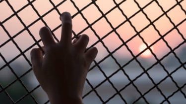 Menguak Tabir, Seorang Ayah Sekap Bocah 9 Tahun 1,5 Tahun di Mobil Boks