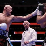 Hasil Tinju Dunia: Tyson Fury Juara Usai Hantam Arslanbek Makhmudov Tanpa Ampun di Kandang
