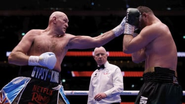 Hasil Tinju Dunia: Tyson Fury Juara Usai Hantam Arslanbek Makhmudov Tanpa Ampun di Kandang