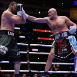 Rekap Hasil Tinju Dunia: Tyson Fury Gagal Bikin KO Arslanbek Makhmudov, Conor Benn Kalahkan Regis Prograis