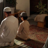 Bangun Kebiasaan Baik di Rumah, Shalat Dhuha Berjamaah sama Istri dan Anak, Apakah Boleh?