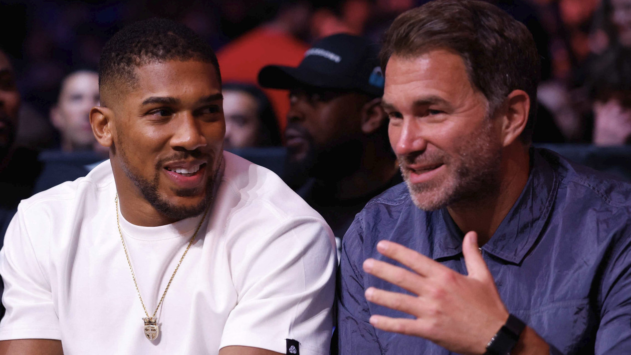 Tinju Dunia: Eddie Hearn Ungkap Perang Mental Tyson Fury Jelang Lawan Anthony Joshua
            - galeri foto