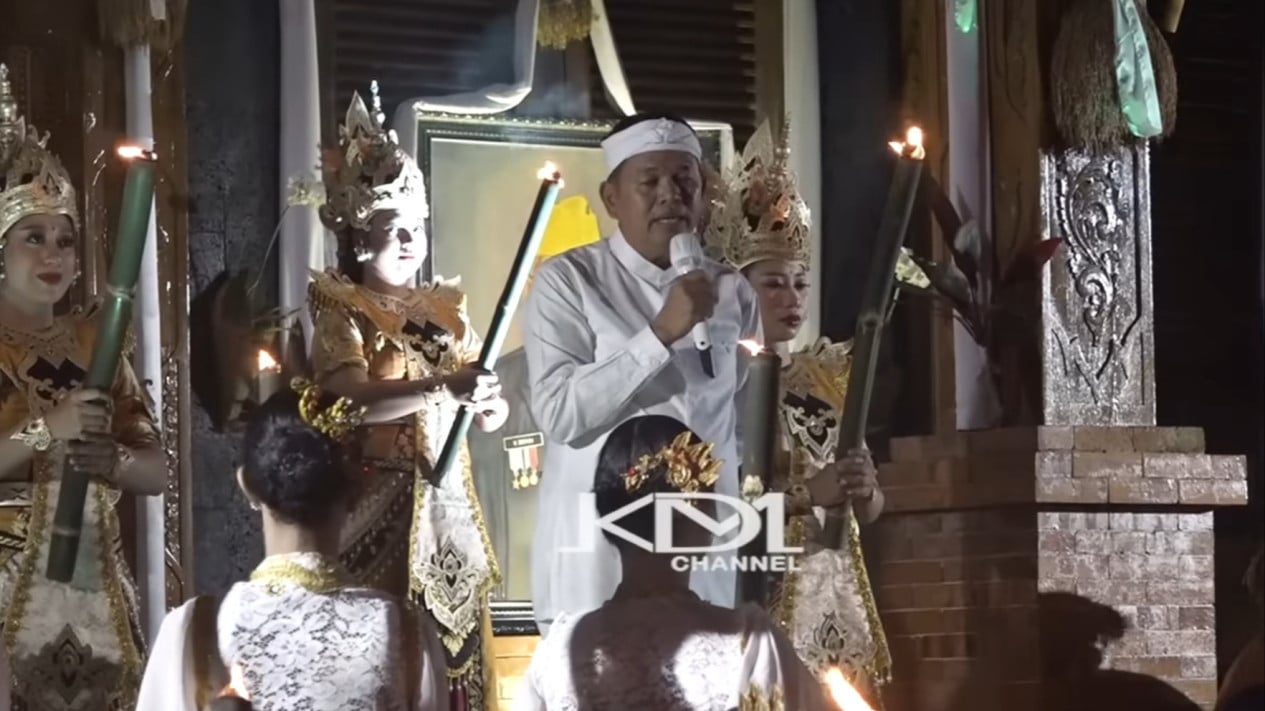 Undangan Terbuka dari Gubernur Dedi Mulyadi, Warga Jawa Barat Bisa Nikmati Hiburan Wayang Golek di Lembur Pakuan
            - galeri foto