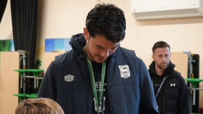 Terpopuler Timnas Indonesia: Elkan Baggott Hilang Didepak Pelatih Ipswich, Reaksi Skuad Garuda Usai Sandy Walsh Angkat Trofi