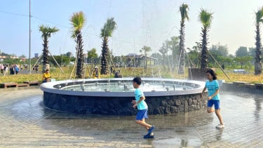 Taman Kagama Lamongan Diserbu Warga, Air Mancur Menari Jadi Favorit Pengunjung