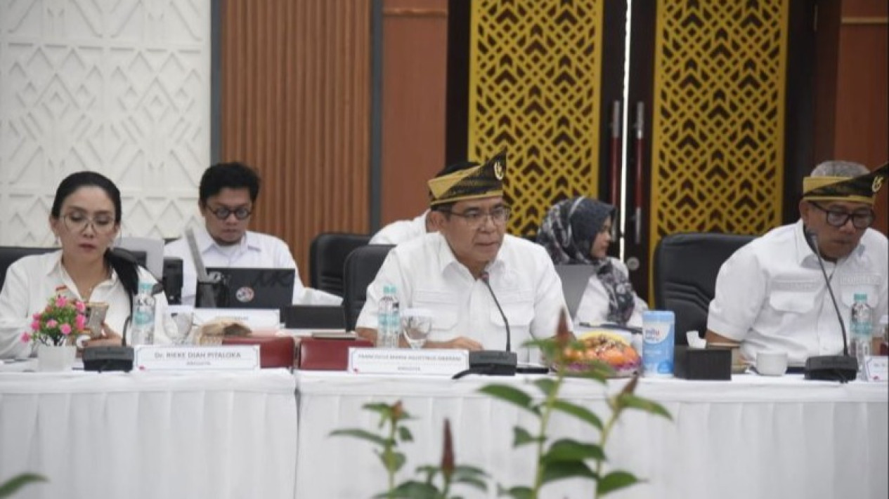 Komisi XIII DPR RI Desak Peningkatan Tunjangan dan Fasilitas Petugas Imigrasi di Perbatasan
            - galeri foto