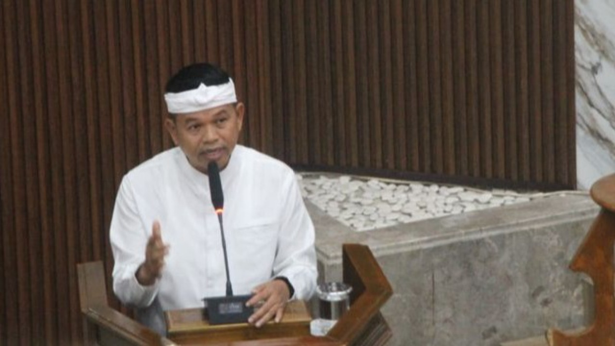 Bukan Cuma Pajak, Dedi Mulyadi Ungkap Kenapa Warga Harus Segera Balik Nama Kendaraan
            - galeri foto