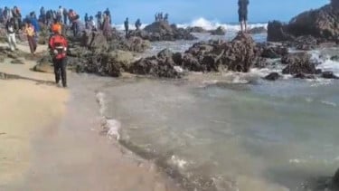WNA China Hilang Terseret Arus di Pantai Cibobos Lebak, Tim SAR Masih Lakukan Pencarian