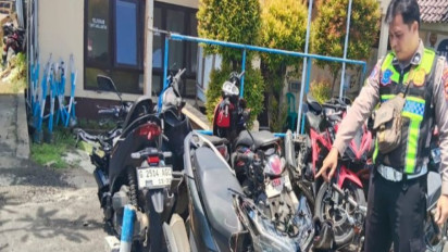 Motor Hantam Truk Parkir di Batang Jateng, Dua Warga Tewas