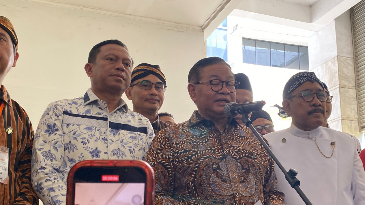 Pramono Larang Ondel-Ondel Dibuat Ngamen, Minta Satpol PP Tindak Tegas
            - galeri foto