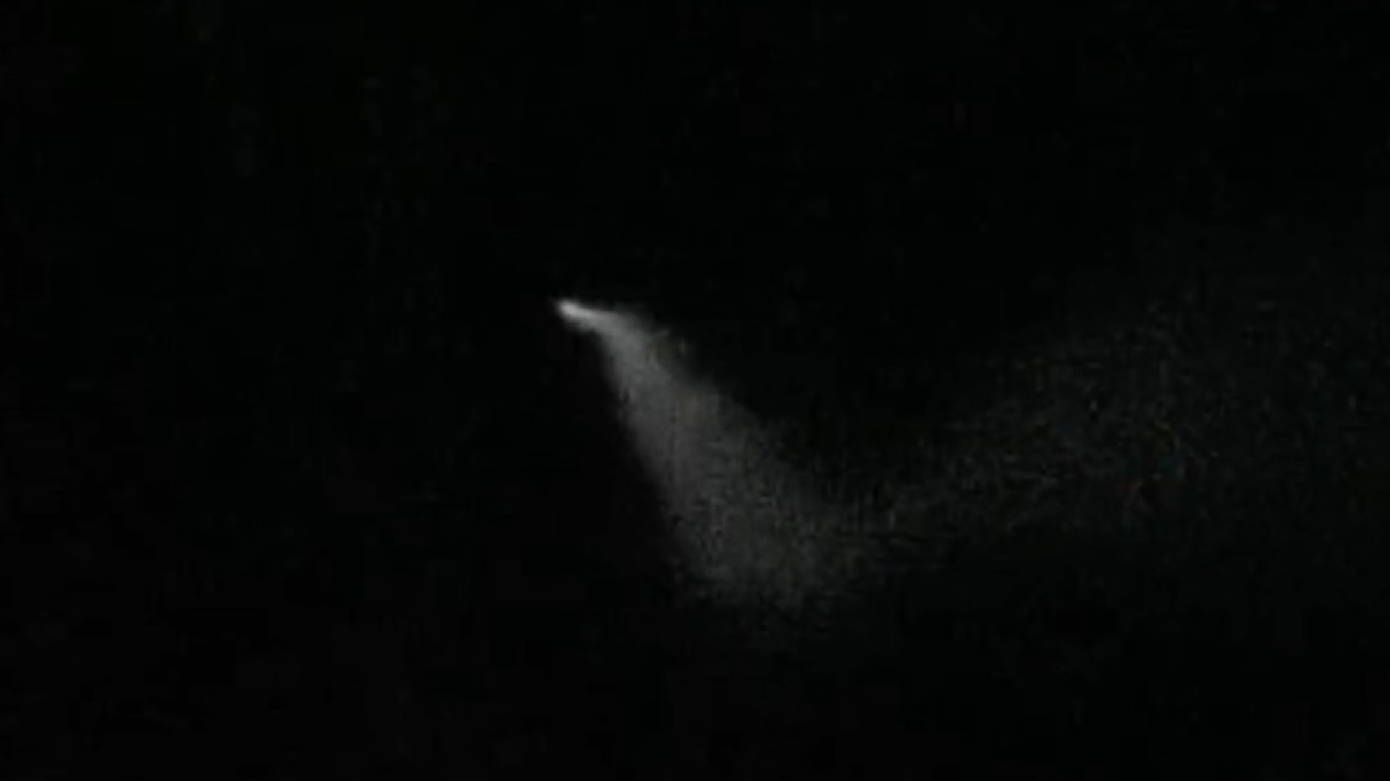 Geger Benda Langit Bercahaya Muncul di Malang Disebut Rudal, BMKG Bilang Begini
            - galeri foto