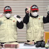 Momen KPK Pamerkan Sepatu LV Hingga Uang Rp335 Juta Hasil OTT Bupati Tulungagung