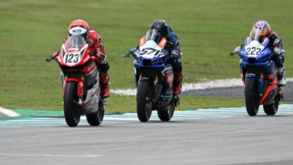 Dari Posisi 8 ke Podium! Aksi Nekat Rheza Bikin Geger ARRC 2026