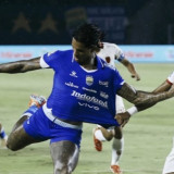 Persib Bandung Makin Kokoh di Puncak Klasemen! Tumbangkan Bali United 3-2 Meski Bermain 10 Orang