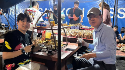 Lama Tak Berkabar, Eks Timnas Indonesia Shin Tae-yong Kedapatan Nongkrong di Angkringan Kopi Joss Jogja