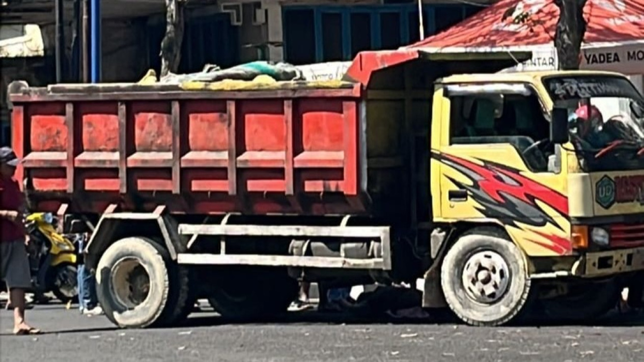 Innalillahi Nenek 67 Tahun Tewas Terlindas Truk Muatan Batu Galian C di Pamekasan
            - galeri foto