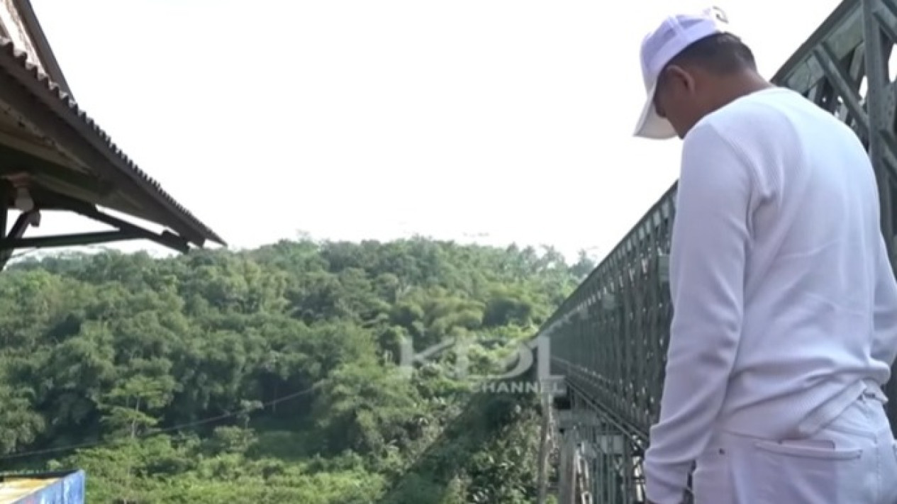 Usai Viral soal Adanya Dugaan Pungli, Dedi Mulyadi Bakal Sulap Jembatan Cirahong Jadi Tempat Estetik
            - galeri foto