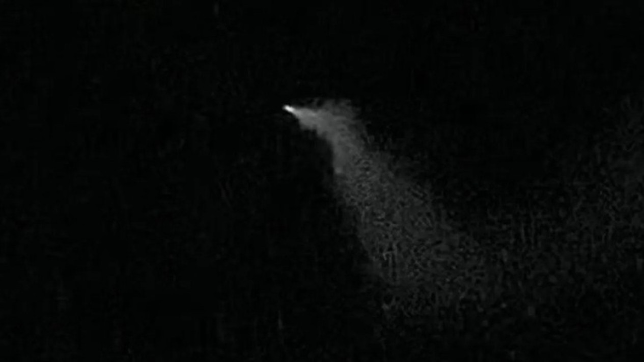 BMKG: Benda Bercahaya di Langit Malang Bukan Rudal, Melainkan Sampah Antariksa
            - galeri foto