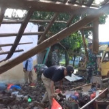 Bangunan Tua Tak Kuat Menahan Hujan, Gudang SDN di Magetan Roboh