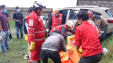 Warga Geger! Mayat Pria Ditemukan Membusuk dalam Mobil yang Terparkir Sebulan di Gedung Serbaguna Tiyasan Sleman